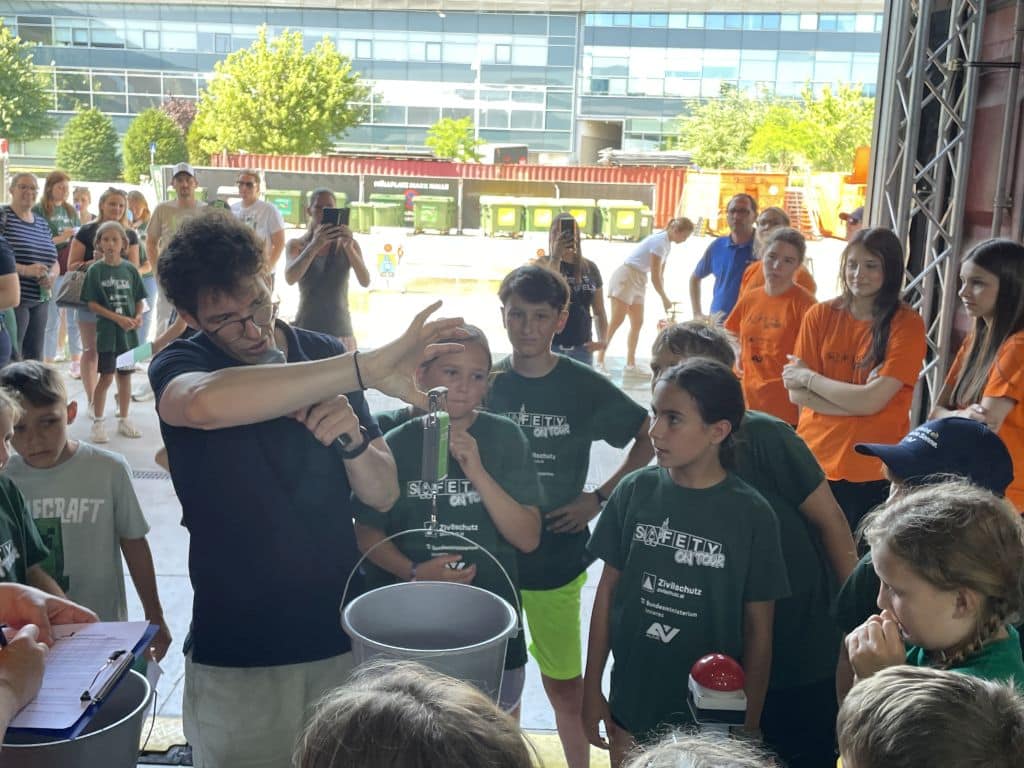 13 IMG
